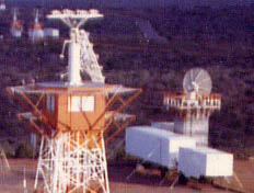 Verlort radar reinstalled at Carnarvon just blow an AcqAid antenna: Photo -  Alan Gilham